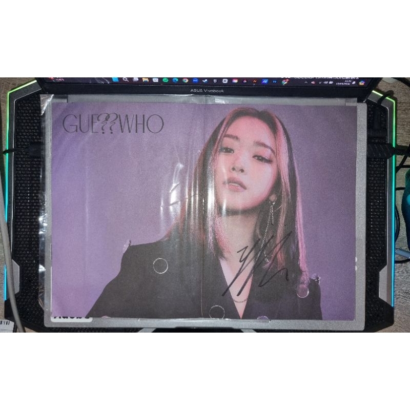 Poster Itzy Ryujin signature guess who hello82