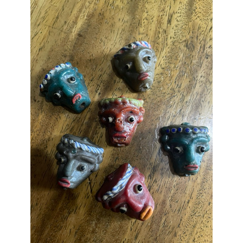 manik manik karakter topeng