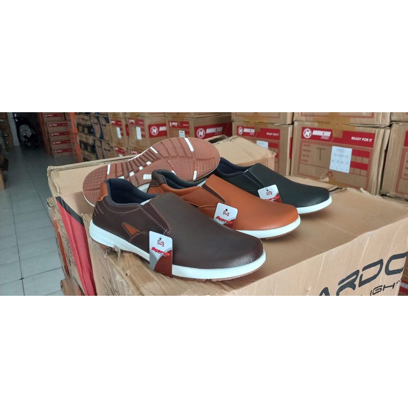 SEPATU SNEAKERS PRIA OGARDO ORI
