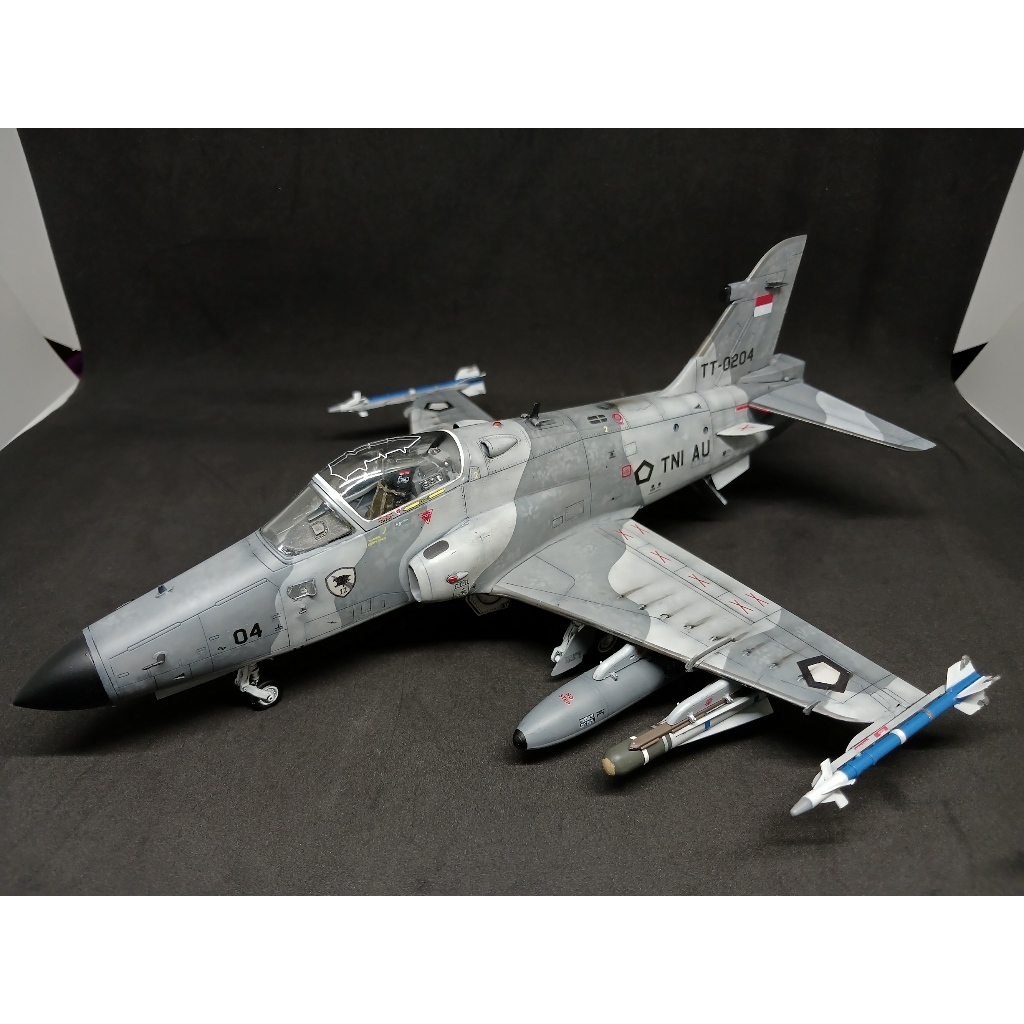 Miniatur Pesawat Jet Tempur Hawk 209 TNI AU Indonesia Skala 48 Skadron Udara 12