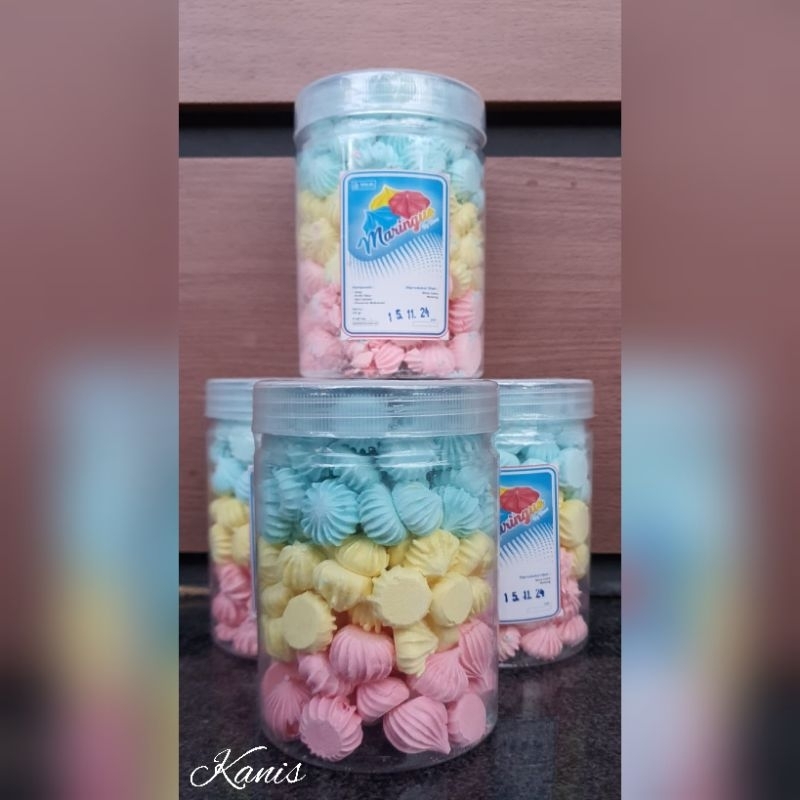 

Meringue cookies / sweet drops rainbow