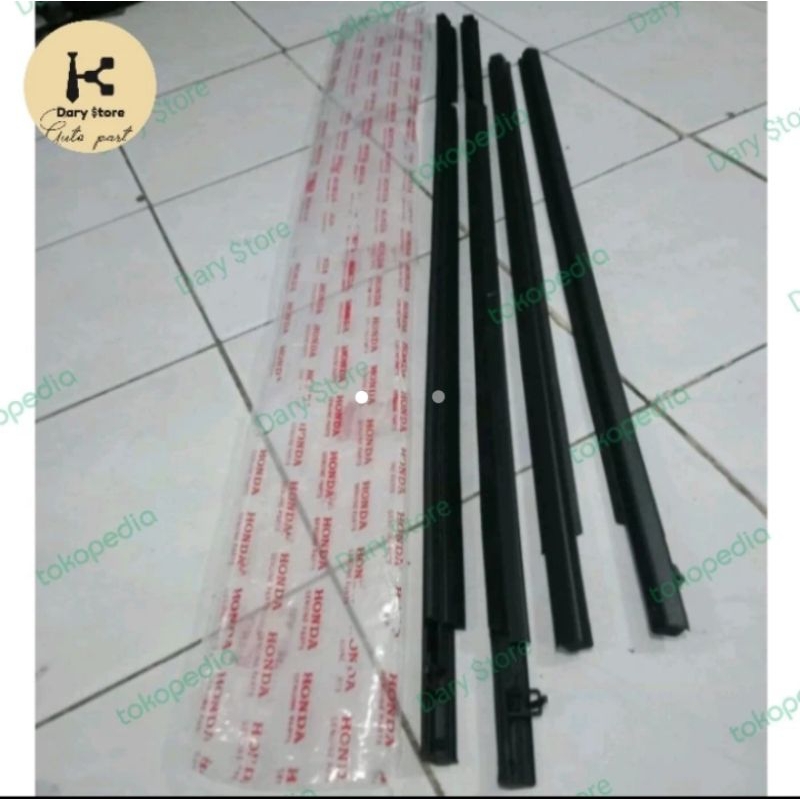 Pelipit kaca luar mobil Honda Freed