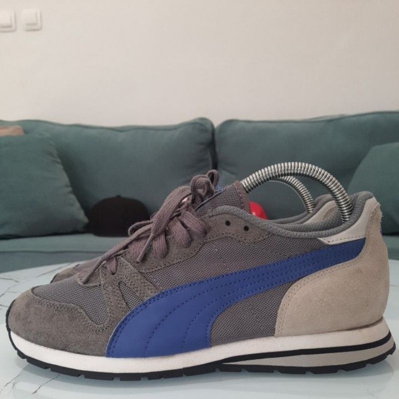 Sepatu sneakers second merk Puma