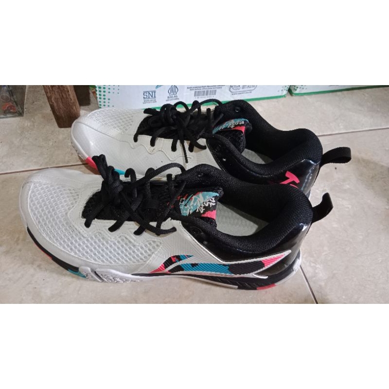 Sepatu Lining Saga 2 Pro Lite