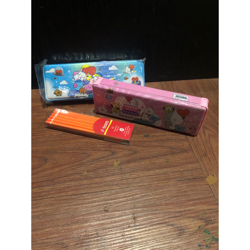 

Tempat Pensil + rautan kotak pensil BTS kotak pensil lucu bonus 1lsn pensil e-Team