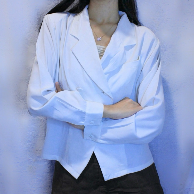 White Buttoned Blazer Atasan Outer Semi Formal Office Wear Wanita Putih Polos Lengan Panjang Kancing