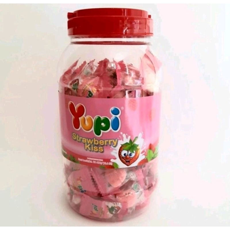 

Yupi Strawberry Kiss size 300 gram / Permen Yupi Candy Jelly Gula Food Gummy Merah