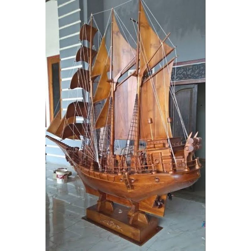 MINIATUR KAPAL LAYAR