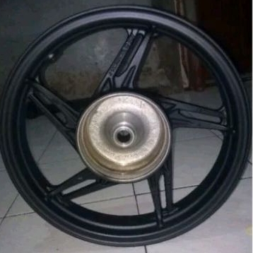 velg racing belakang beat new,beat fi esp,beat street.barang second lepasan motor original siap pake