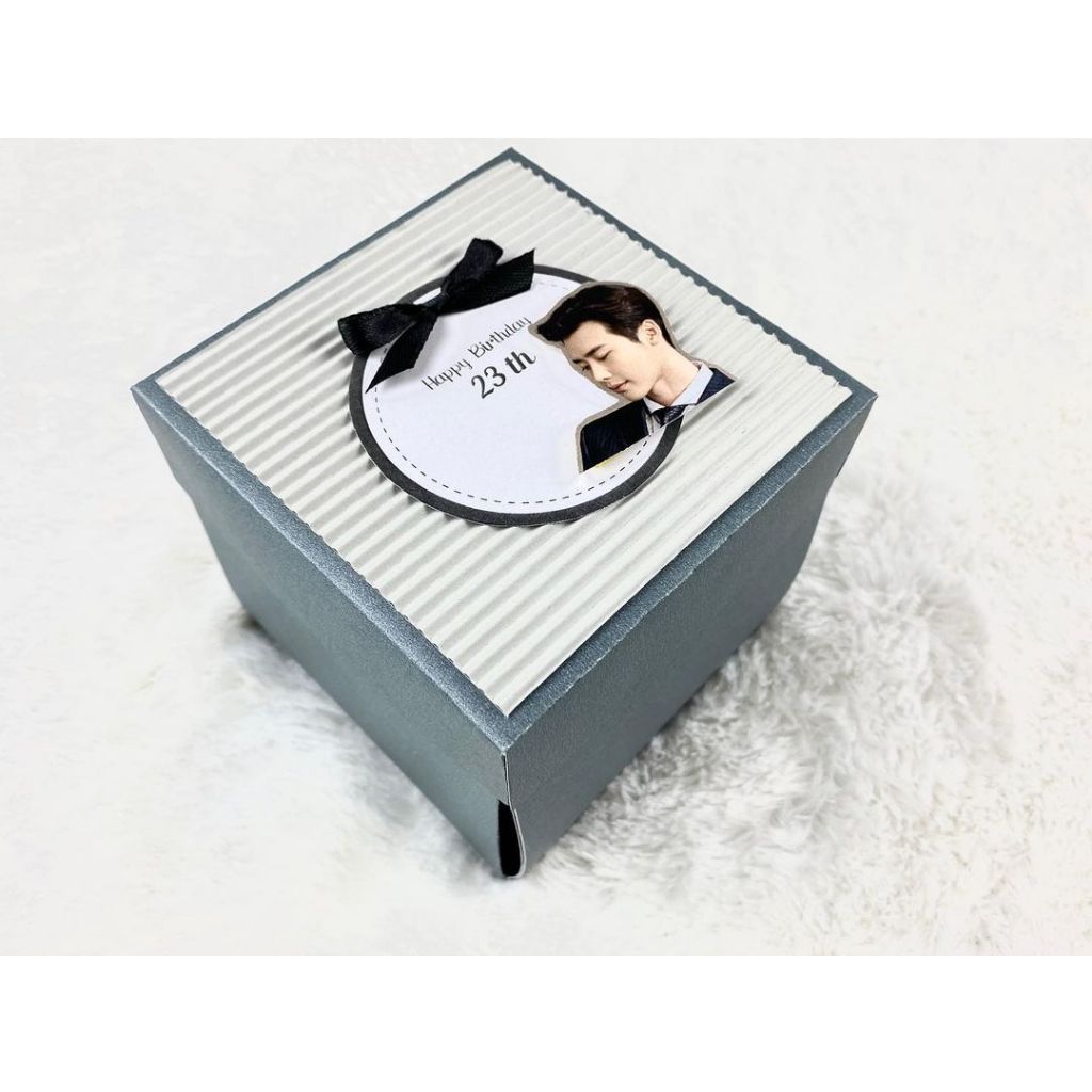 

Secret Story Exploding Box 2 layers, Extra Chocolate + Decor Cake