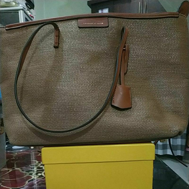 Tas bahu wanita ukuran besar