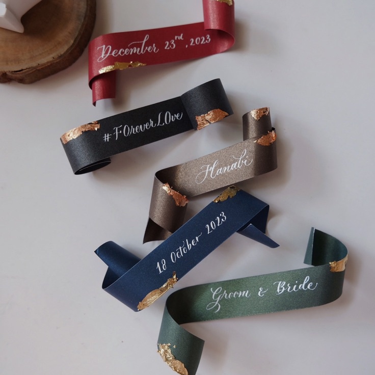 

Dijamin Puas Custom Scroll Placement Cards 1pc Wedding Stationery