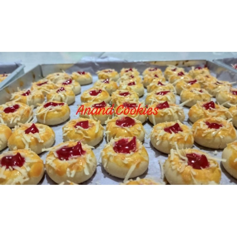 

Kue Kering Tumbrint Strawberry Lembut