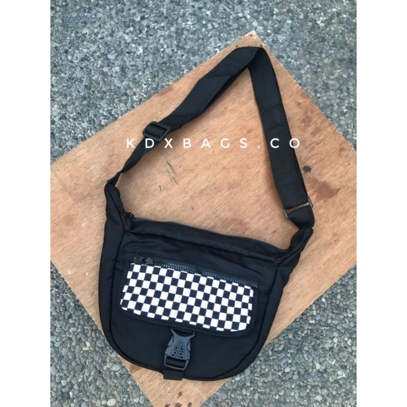 Tas selempang pria casual bahan kain motif kantong kotak kotak, tas cowok kekinian motif keren