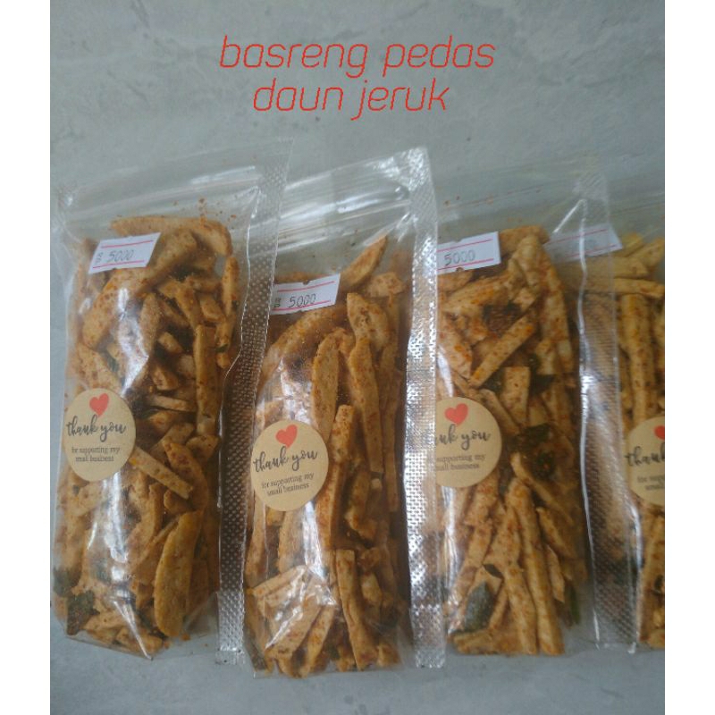 

Basreng Pedas extra Daun Jeruk isi :100gr ( beli 5 gratis 1pcs makaroni pedas dj 100 gr)