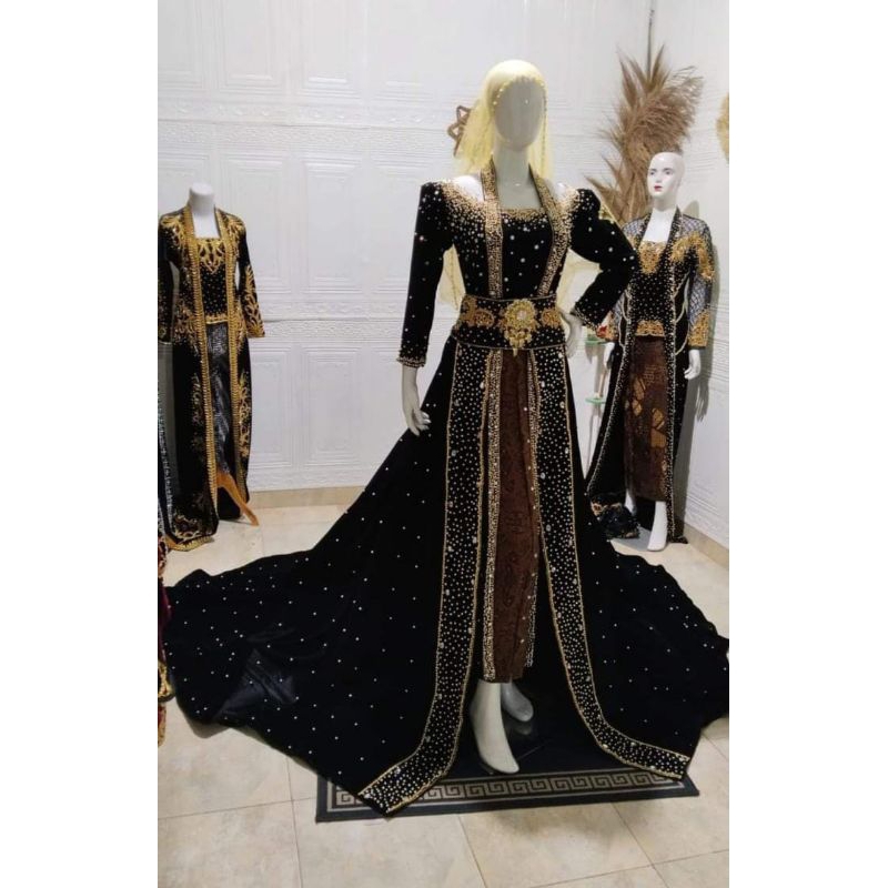 kebaya pengantin bludru tabur ekor lepasan