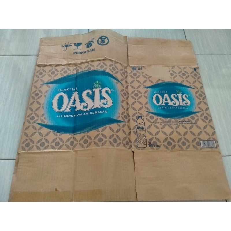 

Kardus bekas air mineral oasis 1500ml