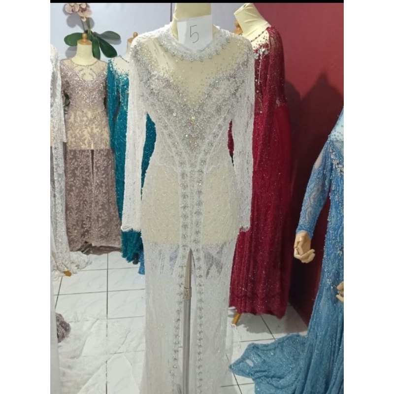 kebaya akad putih ekor /Bahan cantili/Full Payet Jepang belakang di bawah pinggul/Full Mutiara Cangk