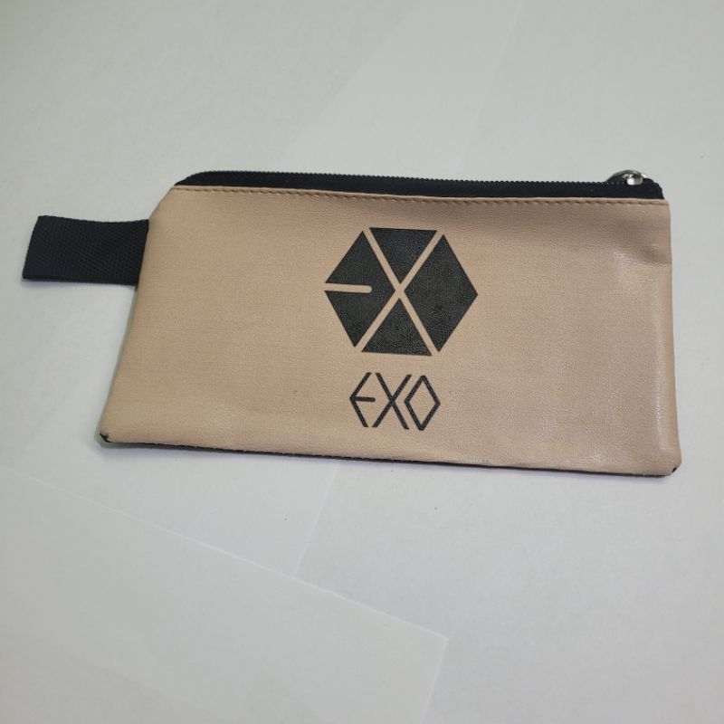 

Dompet Kotak Pensil EXO Kpop Fanmade Merch Unofficial