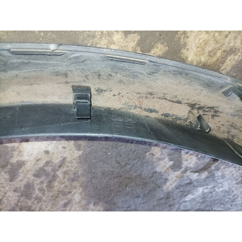 over fender depan kiri nissan juke original