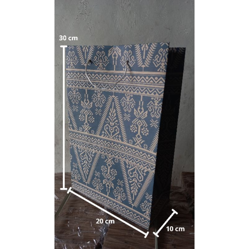 

Paperbag batik ukuran sarung 20cm×30cm×10cm