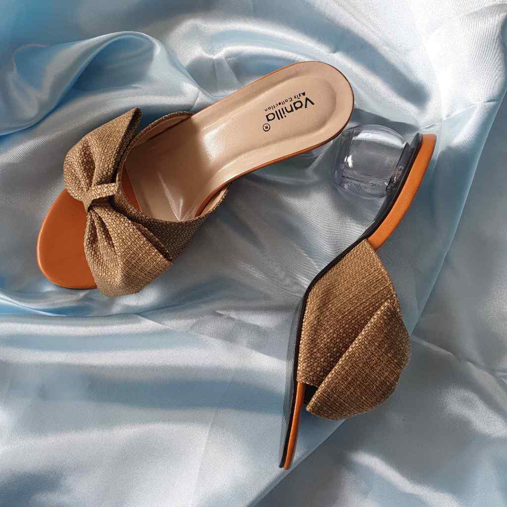 Sasakura Shoes High Heels Sandal Hak Kaca Wanita Remaja Warna Cream Krem Fashion Korean Style Elegan