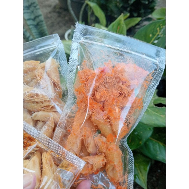 

Keripik kulit Lumpia kemasan kecil