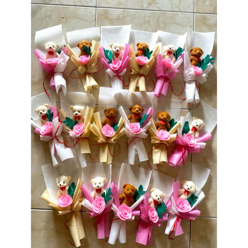 Buket boneka wisuda / buket Bunga dan boneka murah/ hadiah wisuda