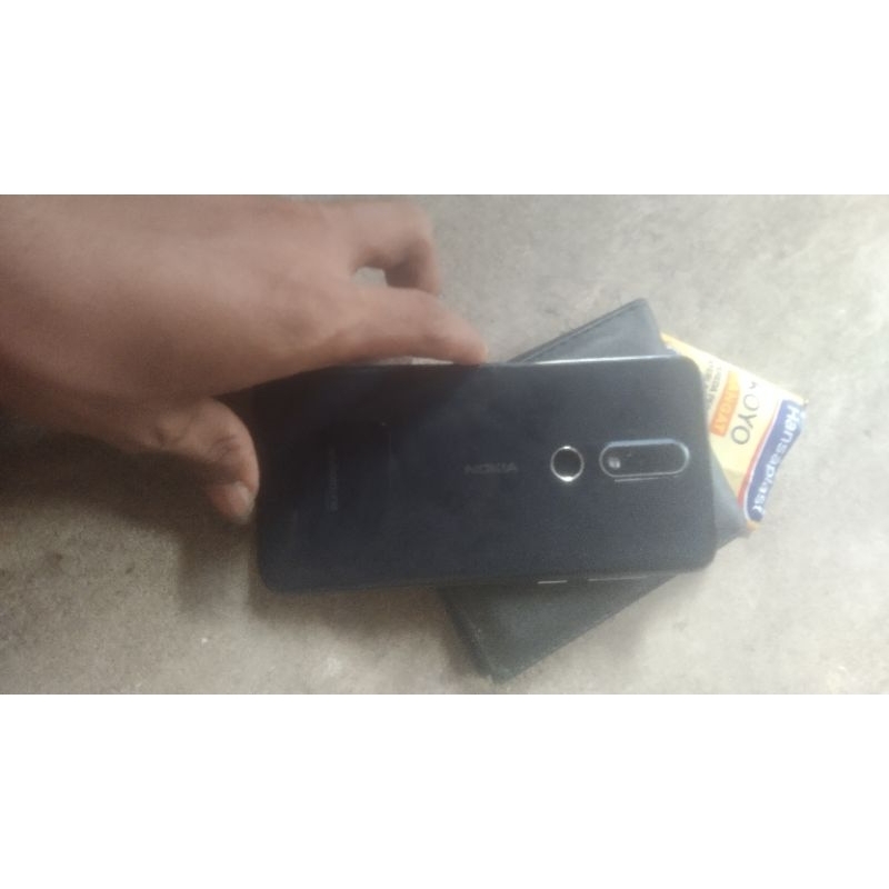 Nokia 6.1 plus minus