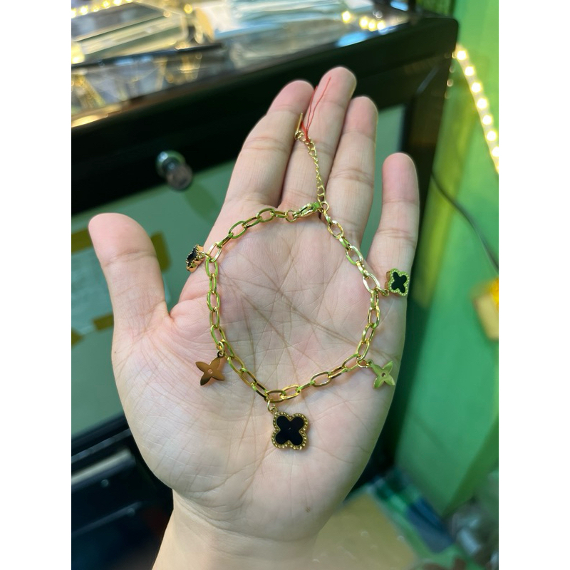 gelang titanium mainan clover hitam