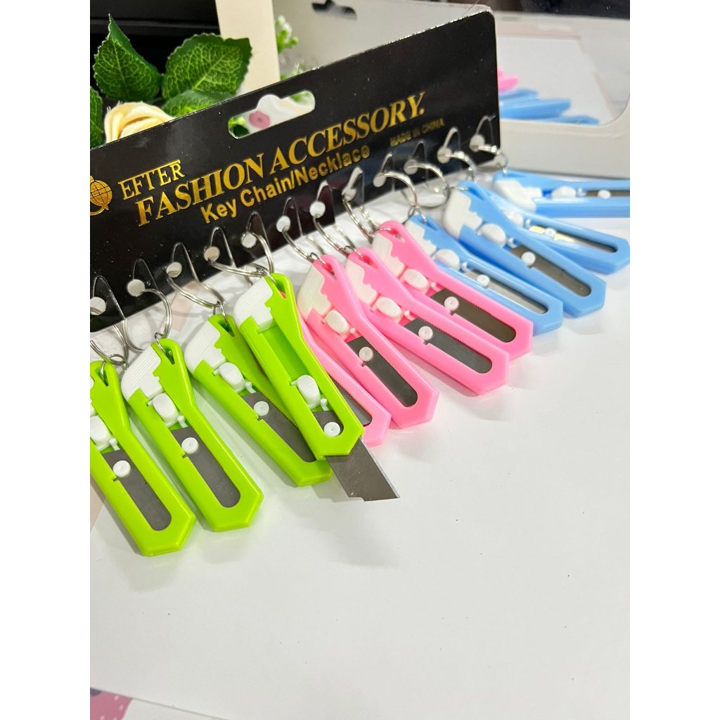 

GANTUNGAN CUTTER MINI / KATER PACKING UNBOXING PAKET KECIL / PISAU PEMOTONG KERTAS MINI KANTOR ATK