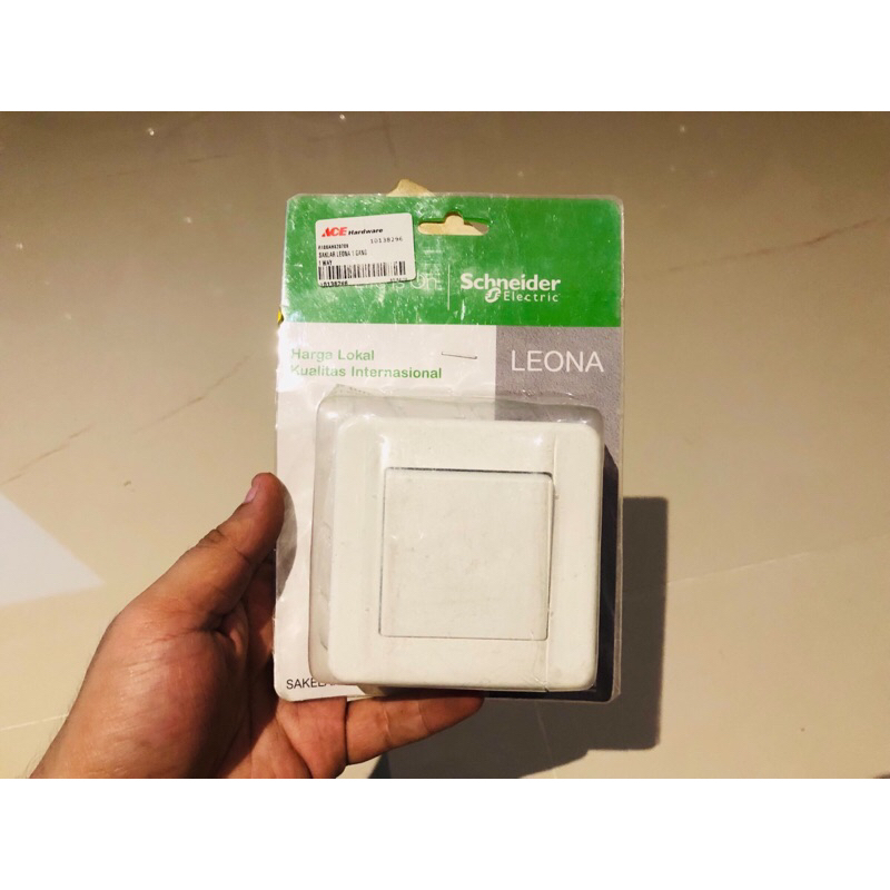 schneider leona saklar putih