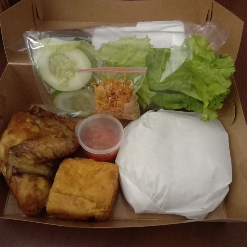 

Paket Nasi Box Ayam Goreng Kremes