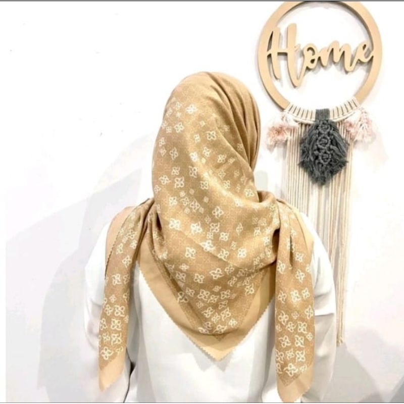 HIJAB SEGI EMPAT MOTIF WARNA KUNING KERUDUNG VOAL PREMIUM