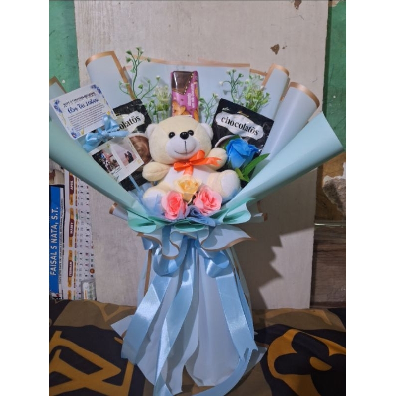 Bucket Boneka, Bunga, Coklat, dan Snack