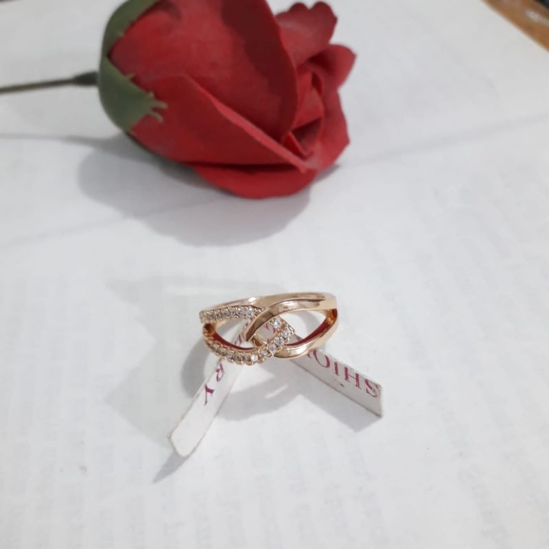Cincin permata sepasang panah warna emas dewasa.