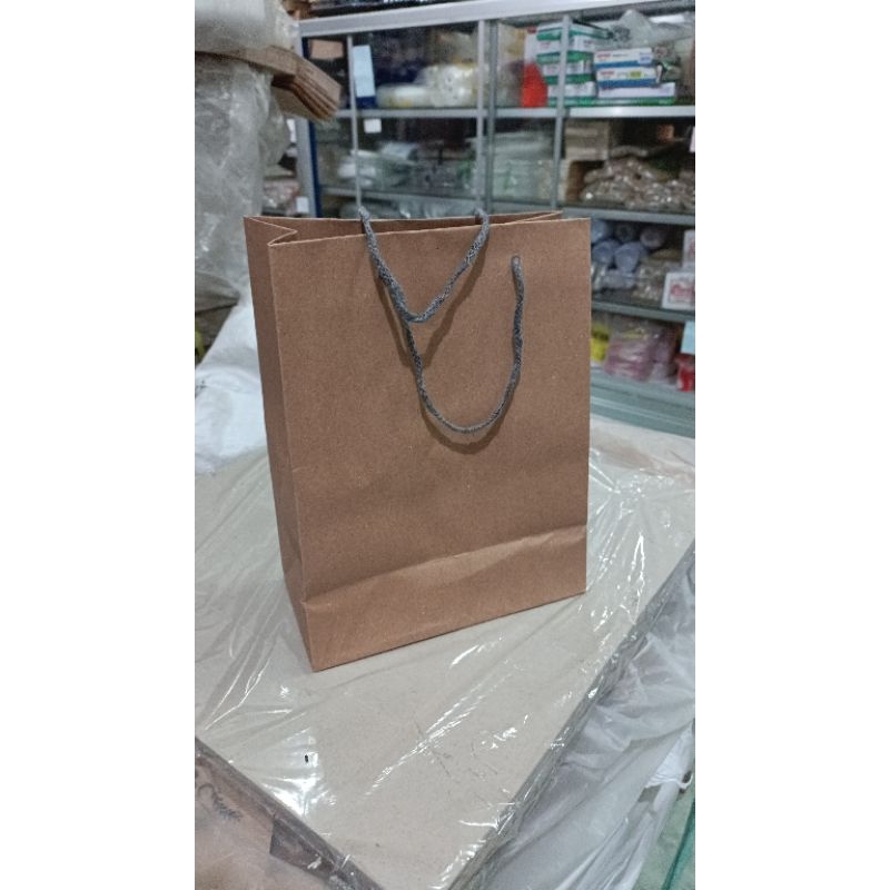 

PAPERBAG COKLAT POLOS R6 (20X25) 8.500