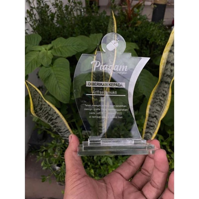 plakat akrilik, plakat murah plakat akrilik custom plakat wisuda plakat event tebal 5mm