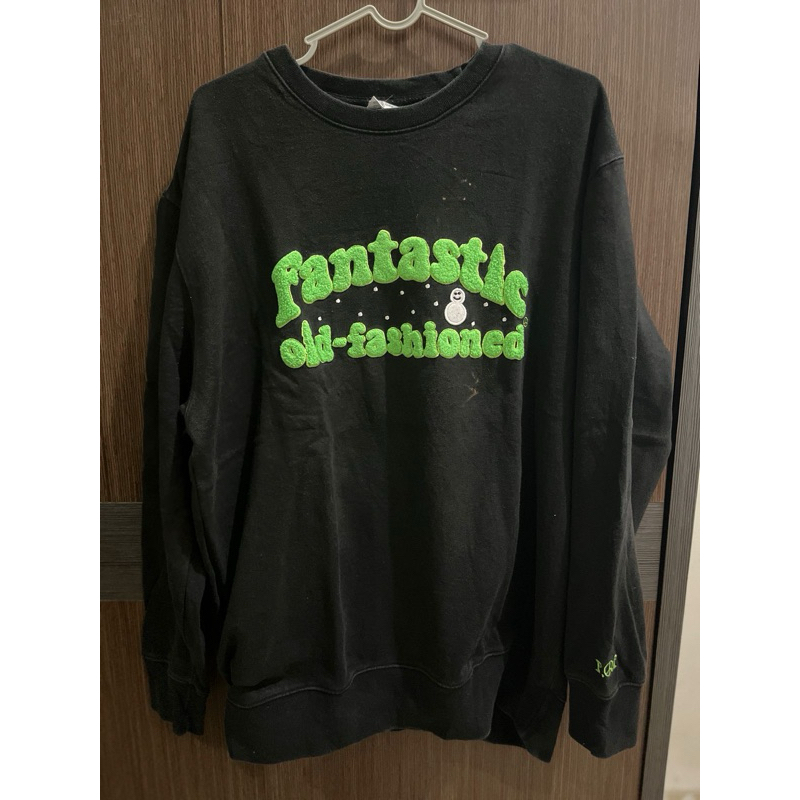 Sweater Crewneck hitam motif