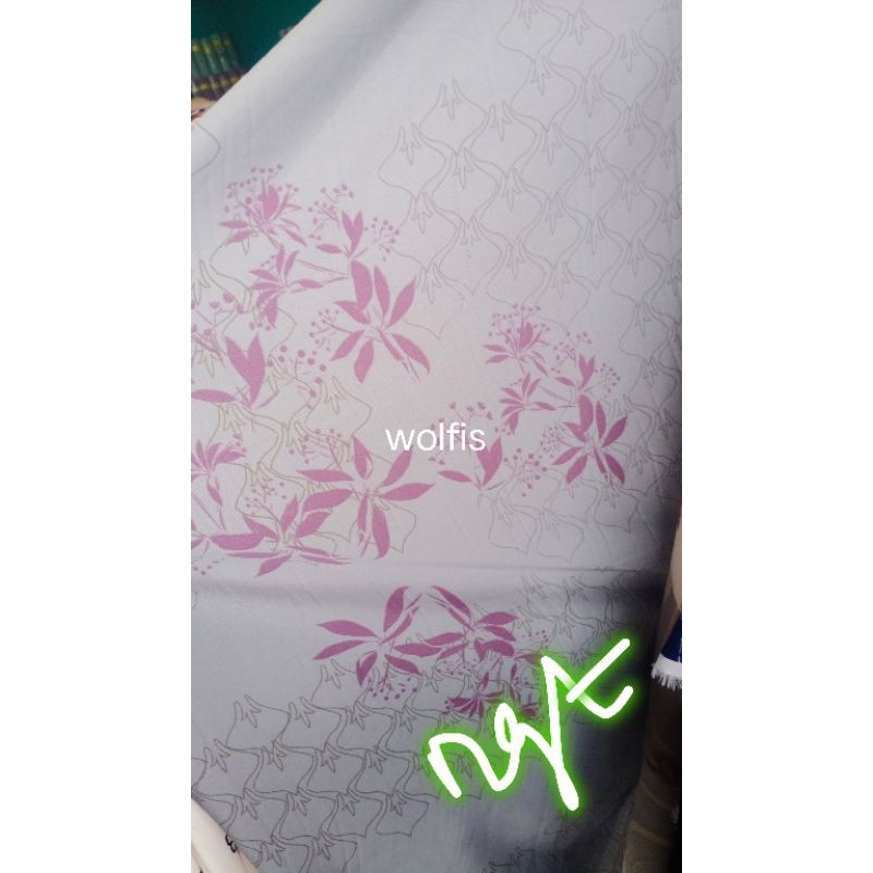 kain Wolfis motif bunga sisian