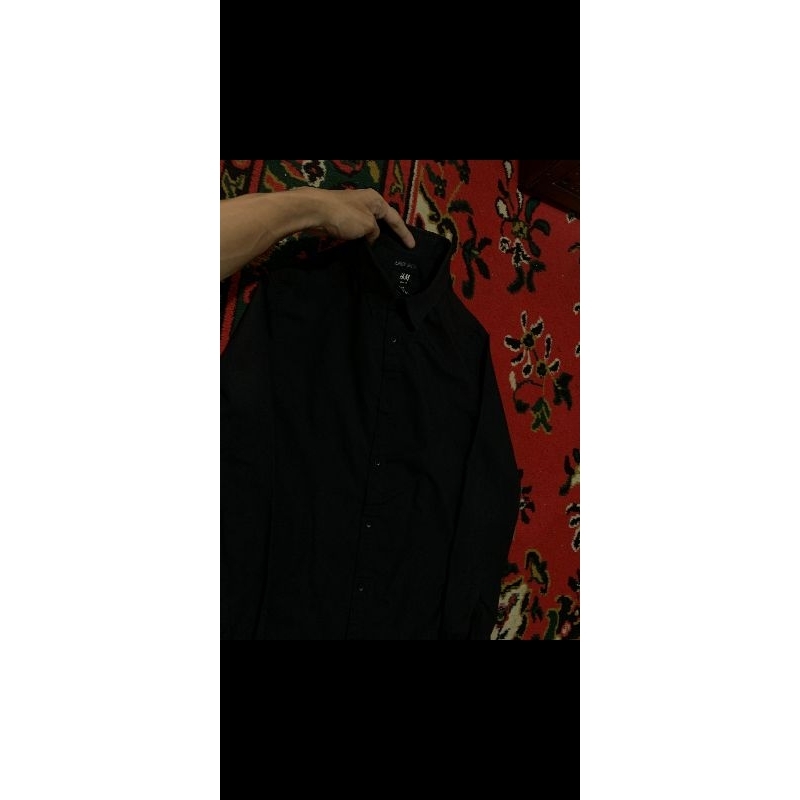 Kemeja Hnm Hitam pekat like new non iron