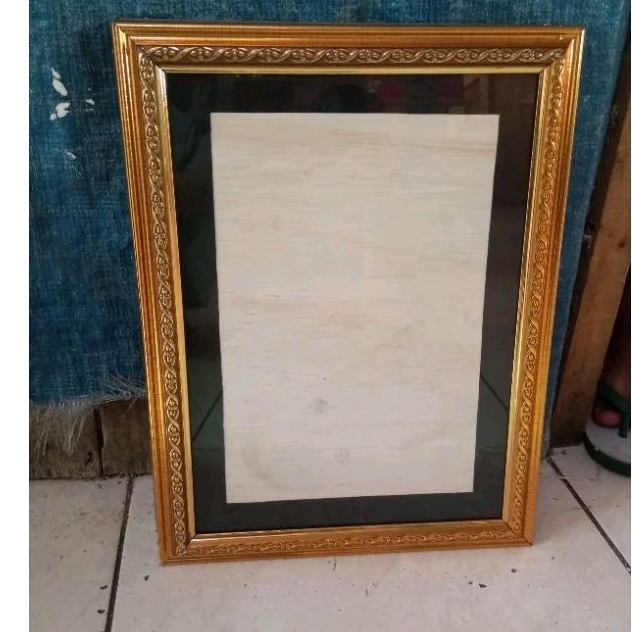 PIGURA /FRAME A4 10Rs UKURAN 25X35 WARNA COKLAT LURIK EMAS list background hitam putih foto studio f