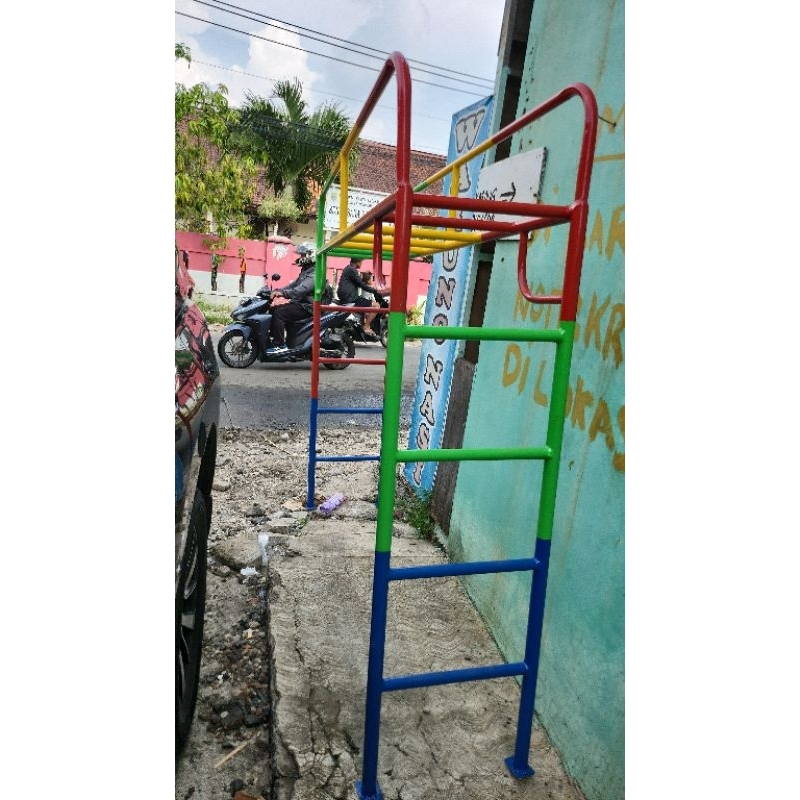 tangga majemuk atau monkey bar