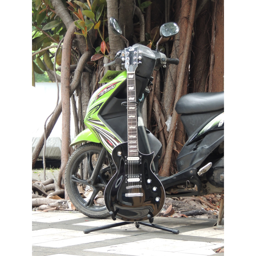 GITAR ELEKTRIK LTD LESPAUL HITAM