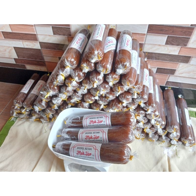 

dodol beras ketan Mak kar khas Nganjuk ( harga per 3 bh berat 900gr )