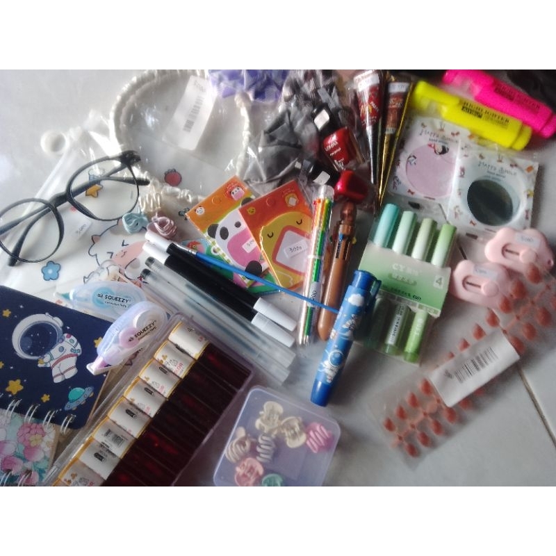 

paket_[aksesoris dan alat tulis]_selebih nya liat diskripsi produk
