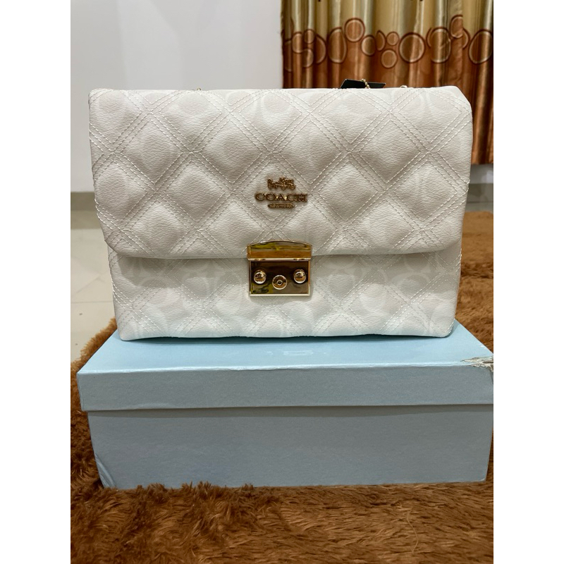 Coach sling bag warna putih