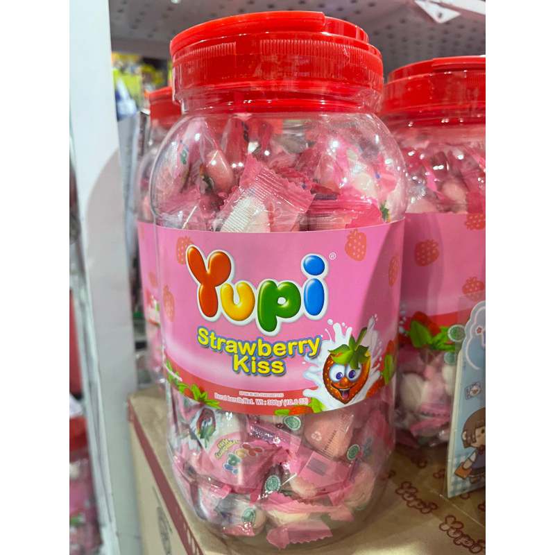 

Yupi Strawberry Kiss Jar 300 gr