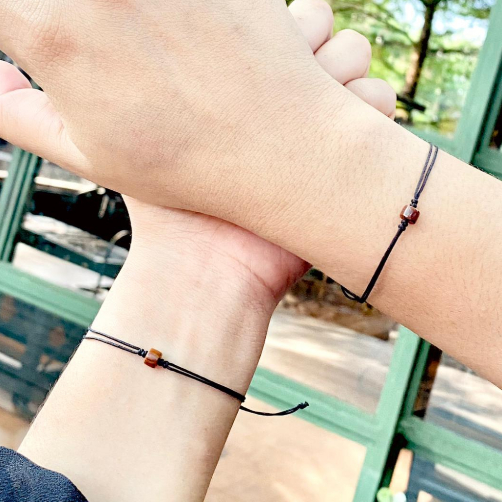 Gelang tangan kayu koka tali hitam polos untuk cowok cewek cocok buat couple sama pasangan sahabat