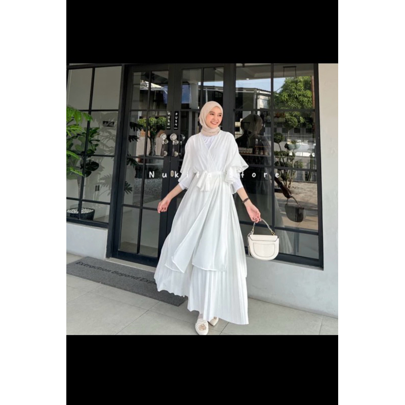 Outer cardigan putih pantai